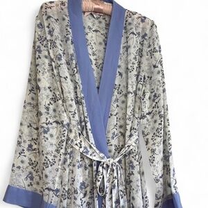 La Vie En Rose Blue & White floral robe